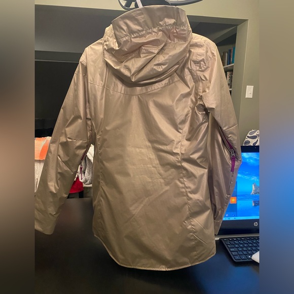 Women’s Burton ski/board jacket - Picture 2 of 5